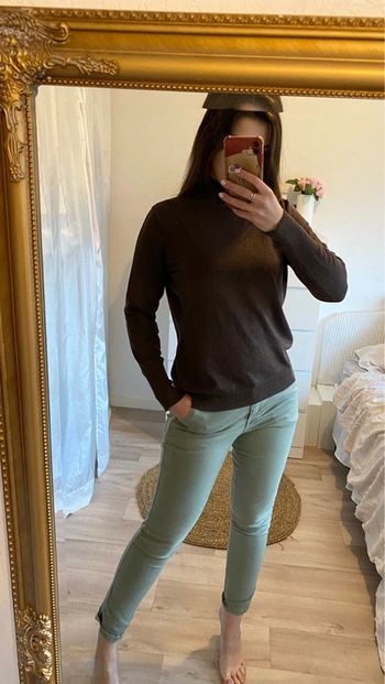 Pull marron à paillette col roulé