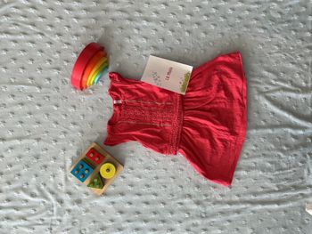 robe sans manches fuchsia avec broderie dorées 18 mois gémo