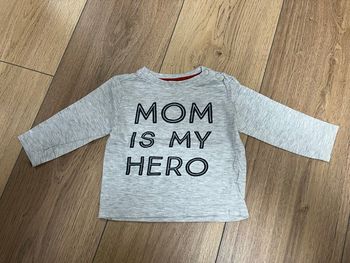 T-shirt mom is my hero 6 mois