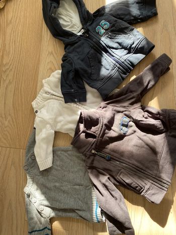 Lot de sweat gilets pull 3 mois , 4 articles très bon etat