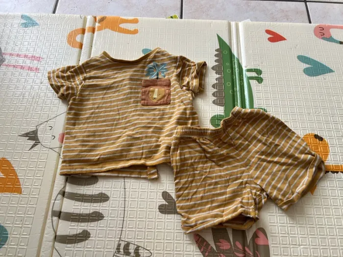 Pyjama été 24 mois – Vertbaudet motif lion bon état - photo numéro 2