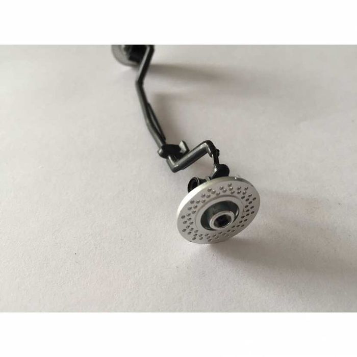 Axe roue avant étrier frein pièce miniature Ferrari 360 Modena 1999 1/18 burago - photo numéro 3