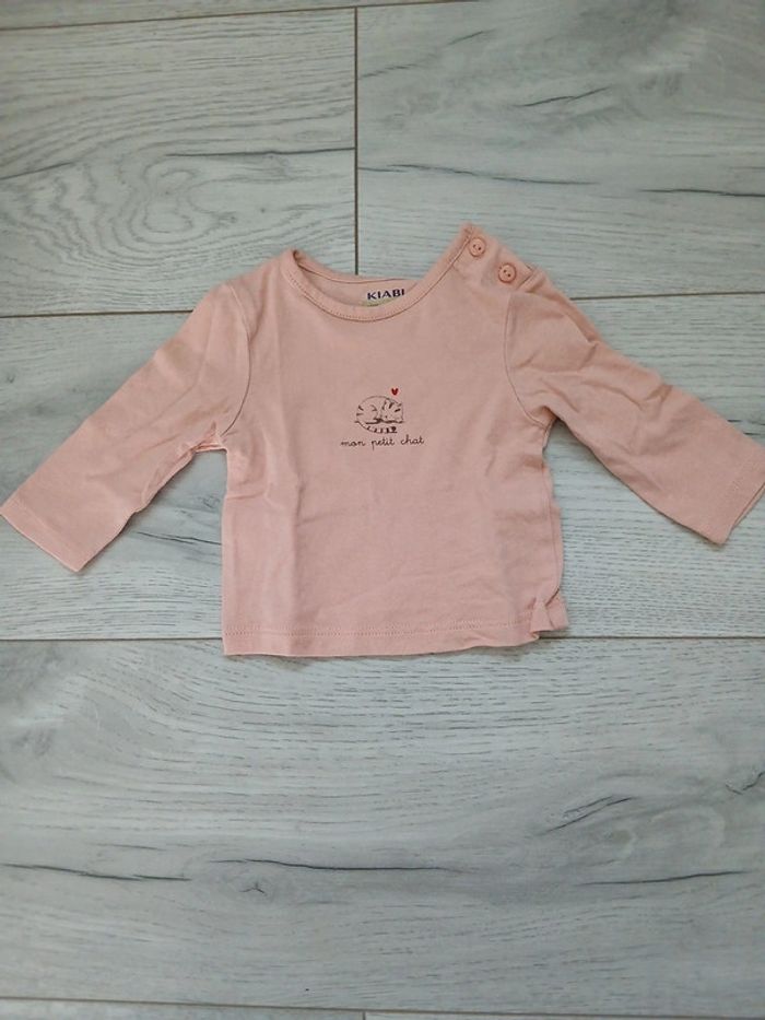 T-shirt manches longues ~ Kiabi ~ 1mois (52-55cm/4kg)