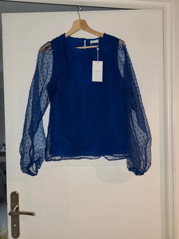Blouse neuve Vila bleu electrique doublée plumetis neuf avec étiquette
