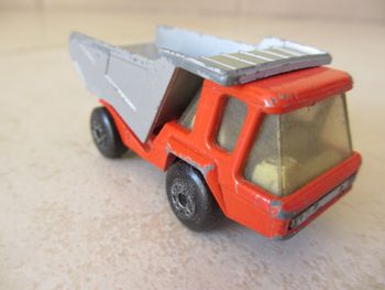 Camion benne en métal – longueur 7 cm