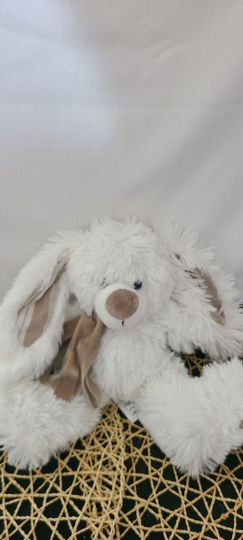 Peluche lapin ENESCO blanc écharpe marron