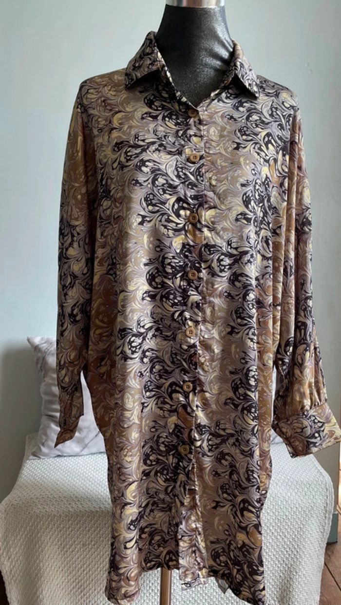 Beau chemisier robe satiné