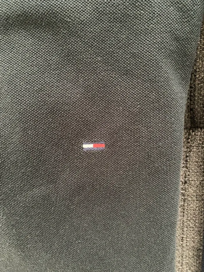 Lot 2 polos Tommy Hilfiger homme taille S Noir & Bleu Marine Très bon état - photo numéro 5