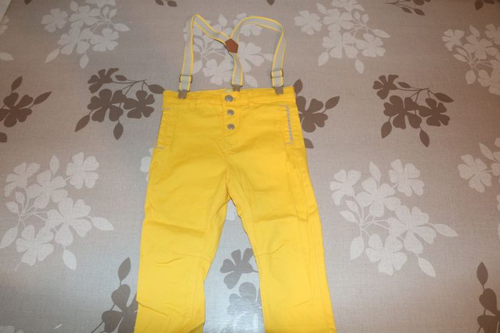 Pantalon à bretelles