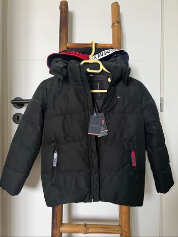 Doudoune Tommy Hilfiger neuve. 8 ans