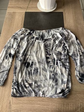 Blouse taille 1 longueur 58 cm aisselles à aisselles 52 cm