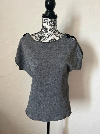 Très beau tee shirt epais 🥰 gris noir taille 38/40