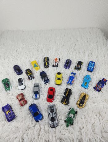 Lot de 24 petites voitures marque Hot Wheels 🎅
