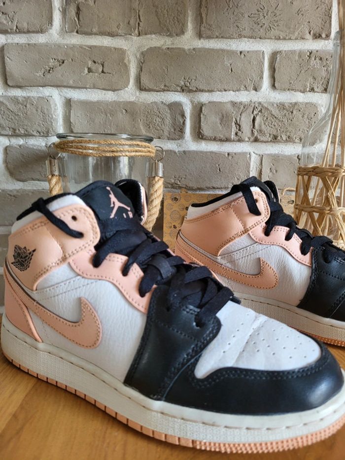 Baskets Nike Jordan 1 Mid Black Toe orange arctique - banc noir et rose, excellent état - photo numéro 8