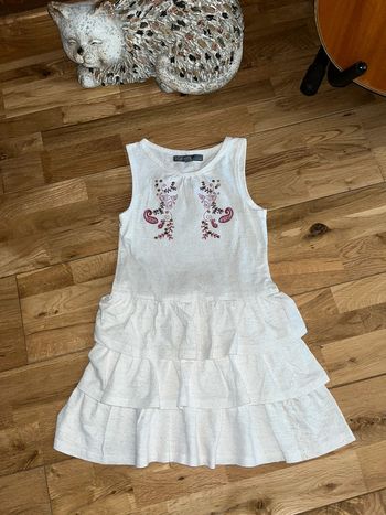 Robe d’été blanche pailettes dorées tqf 104 cm/4 ans