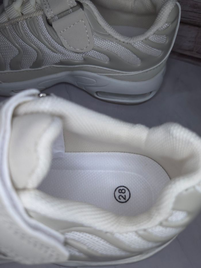 Baskets beige à scratch enfants mixtes tendances - Taille 28 - NEUVES 🌟 - photo numéro 2