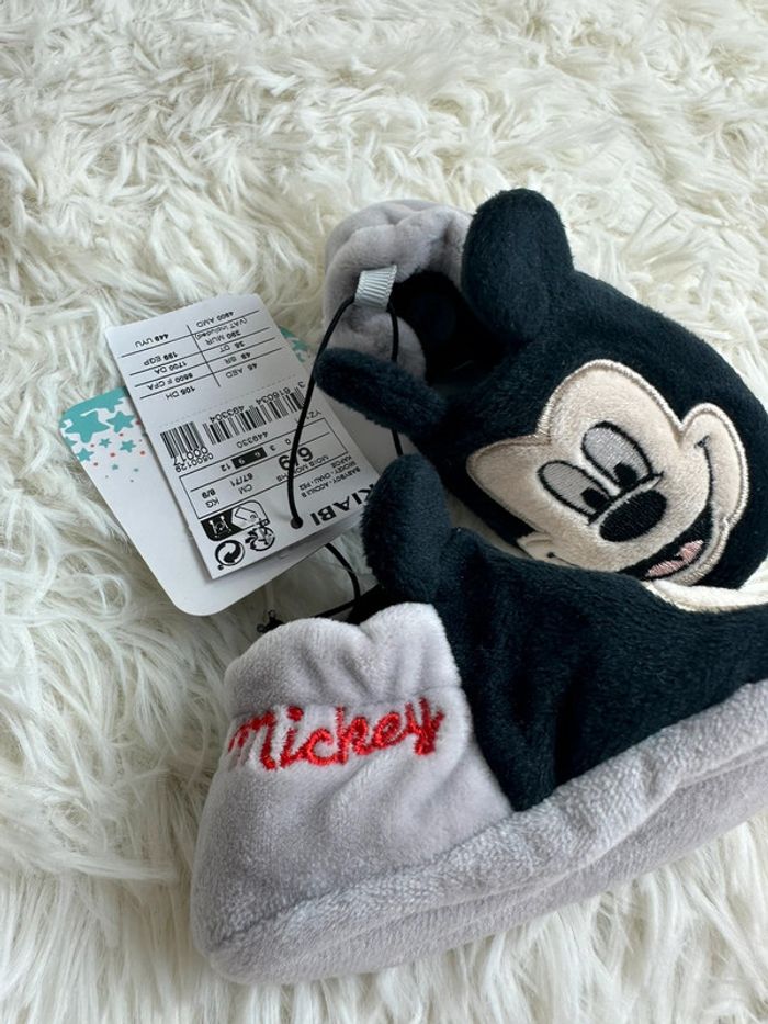Paire de chaussons Mickey Kiabi taille 6-9 mois - photo numéro 3