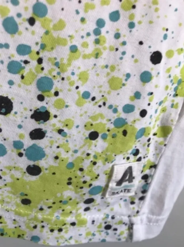 tshirt c&a motifs taches de peintures petit défaut d’où le prix bas 134-140 cm - photo numéro 3