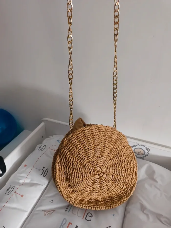 Sac à main rond paille avec chaîne doré excellent état
