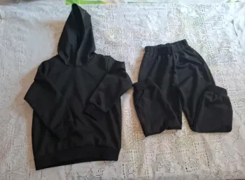Ensemble SHEIN sweat à capuche + pantalon jogger noir garçon 7 ans, en très bon état