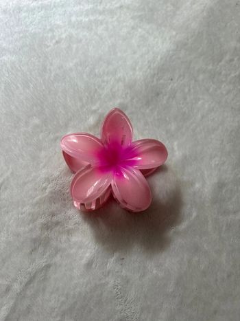Pince fleur cheveux rose