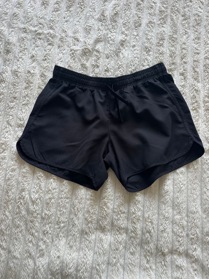 Mini short noir 34 - photo numéro 2
