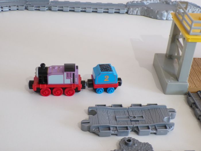 Circuit de train thomas and friends - Thomas et ses amis  (90) - photo numéro 6