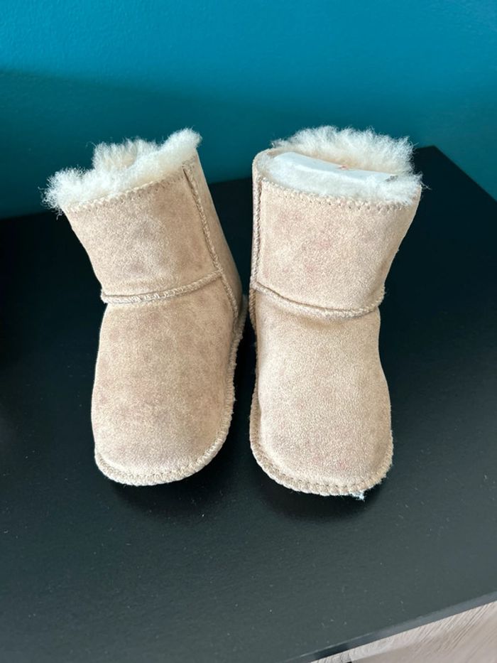Bottine bébé - UGG - taille S - photo numéro 2