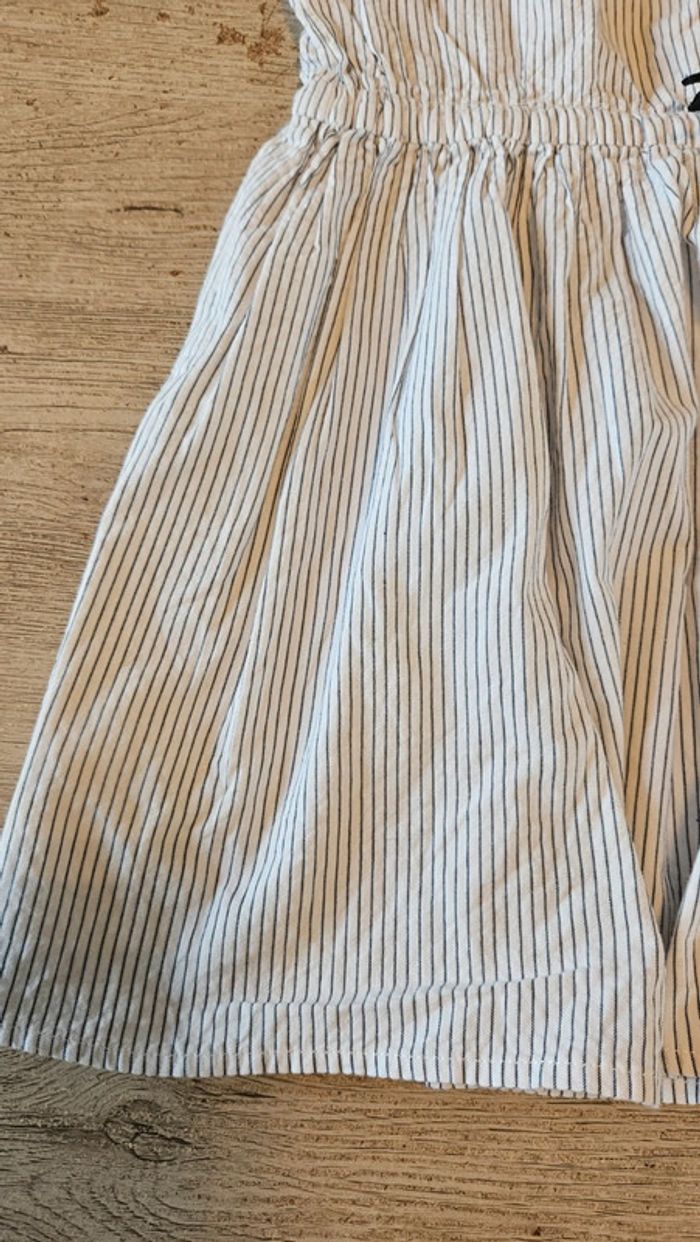 Jolie robe classique à manches courtes blanche lignée grise, Okaîdi, 14 ans, jamais mise - photo numéro 4