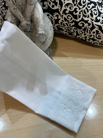 Serviette blanche de baptême, vêtement blanc de baptême