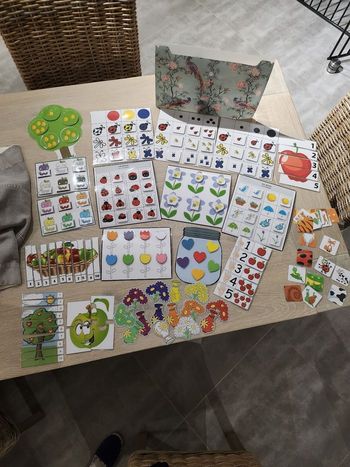 Jeux plastifiés et scratchés façon montessori