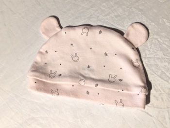 Bonnet Rose Dessins Têtes Lapin Oreilles Arrondies Animal Vêtement Accessoire Petits Enfants Bébés