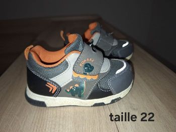 Baskets taille 22