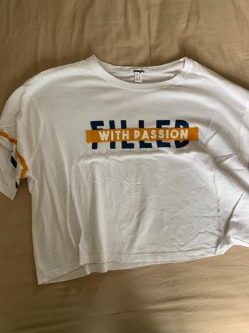 Tee shirt court top avec écriture