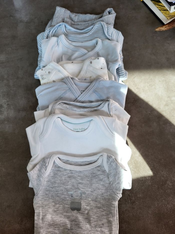 Lot de bodies naissance et 1 pantalon