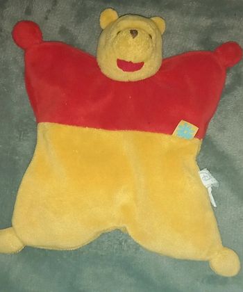 Doudou carré plat Winnie l ourson Disney