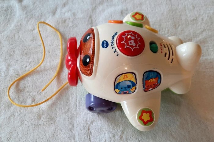 Avion jouet - photo numéro 2