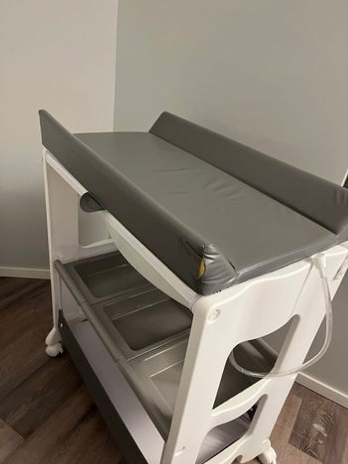 Table à langer & baignoire - photo numéro 6