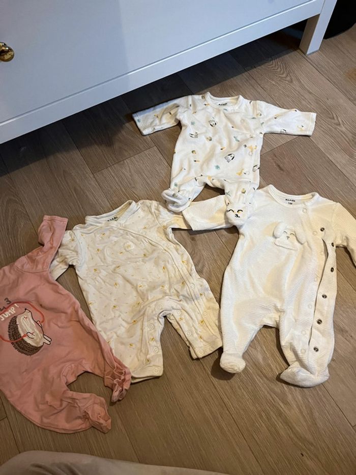 Pyjama BB 1mois neuf