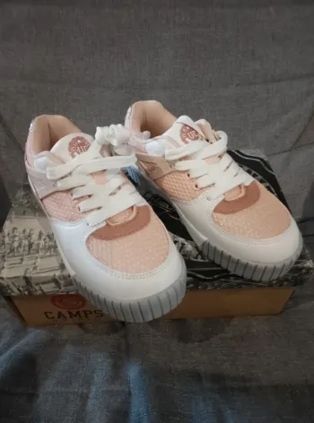 Chaussures neuves Baskets à lacets - Fille - 33