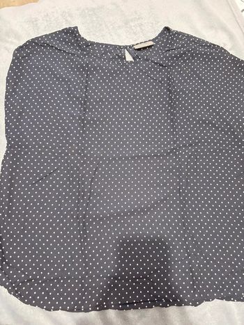 Blouse légère à pois bleu et blanc