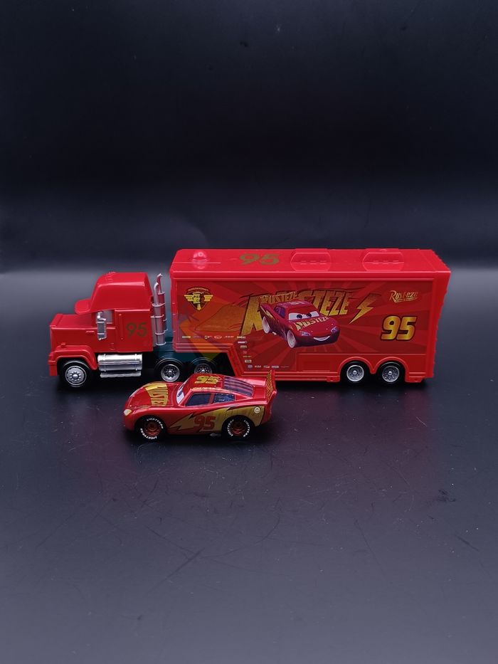 Camion Cars Flash McQueen - photo numéro 2