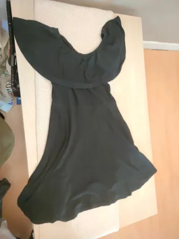 Robe épaule dénudée patineuse noir Jennyfer