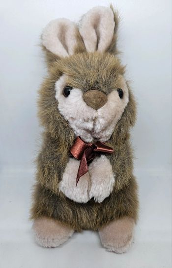 Lapin.
Hauteur : 22cm. Peluche