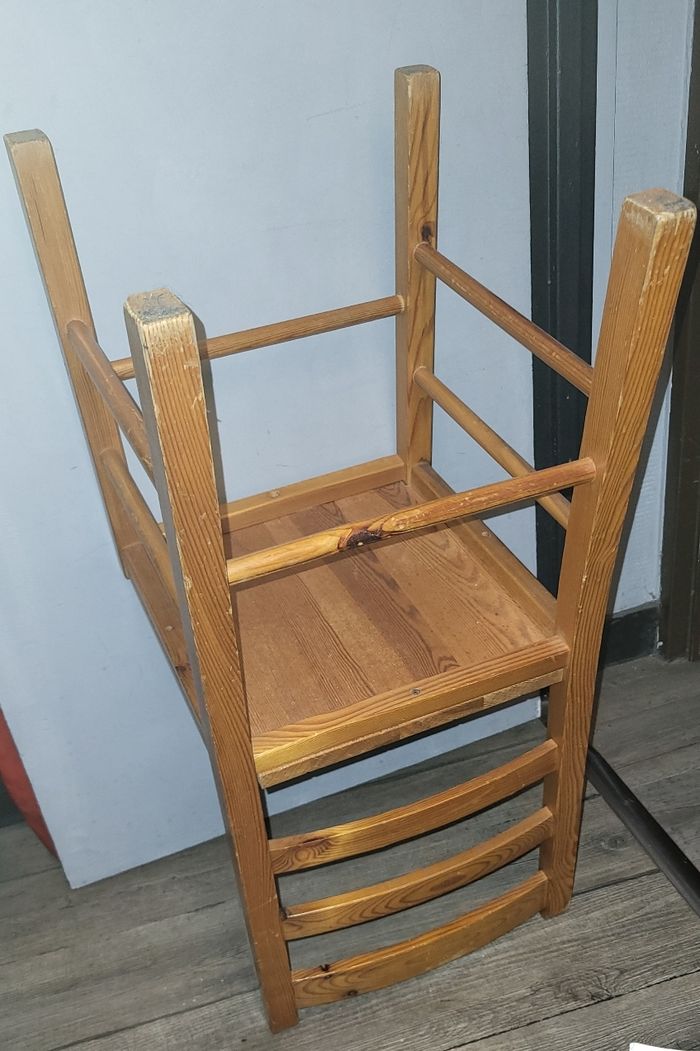 Chaise en bois massif vintage à restaurer très robuste - photo numéro 17