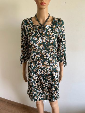 Robe verte et fleurie LolaLiza taille française 38 jamais portée
