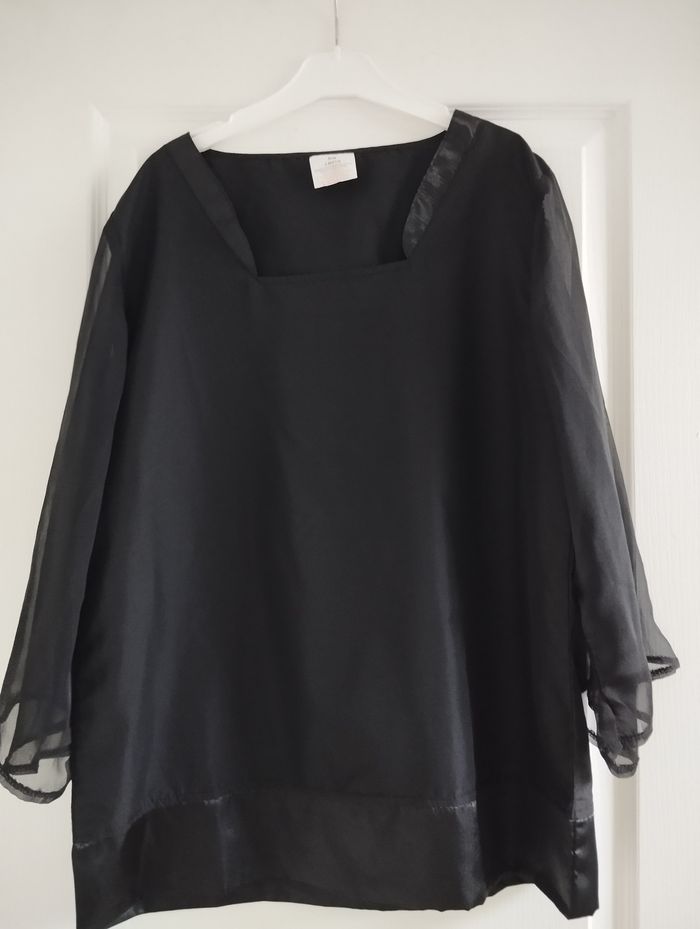 Haut noir chic