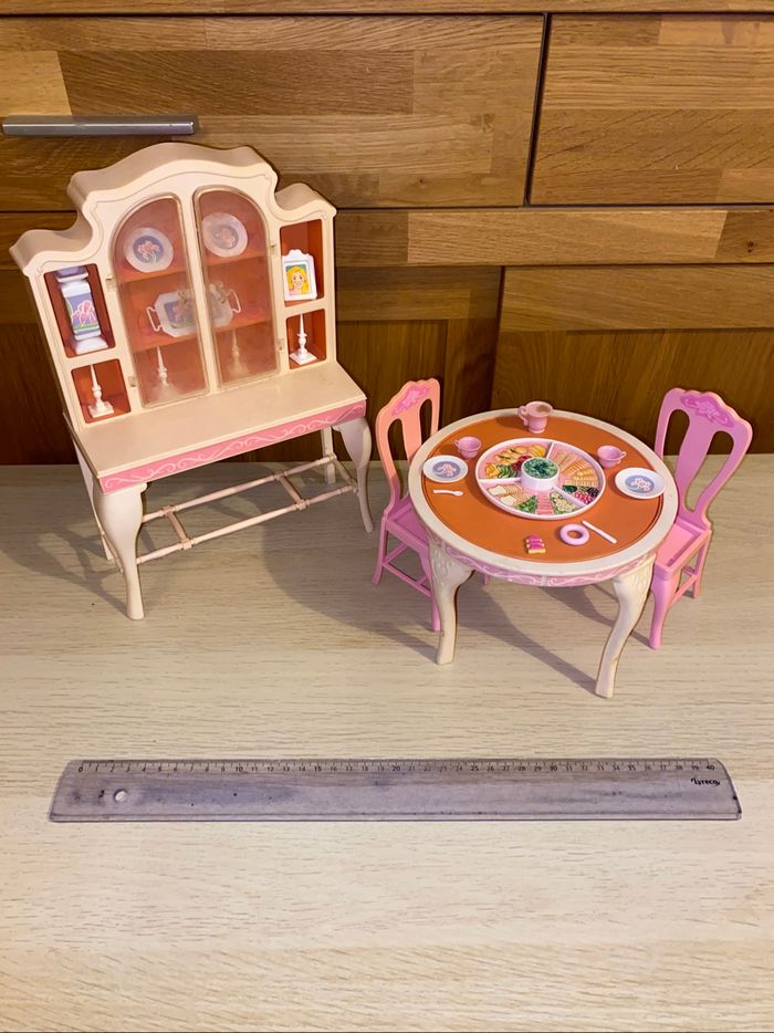Barbie Mattel poupée 1984 salle manger luxe fashion dining room set vaisselle mobilier