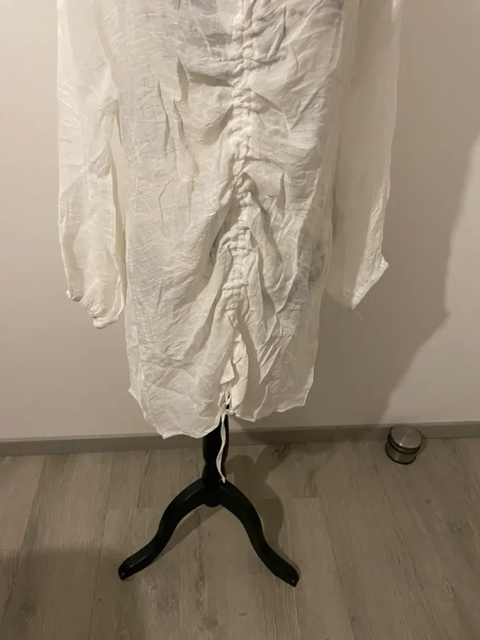 Robe-chemise blanche à volants et cordon - Neuf - Taille 36/38 - photo numéro 4