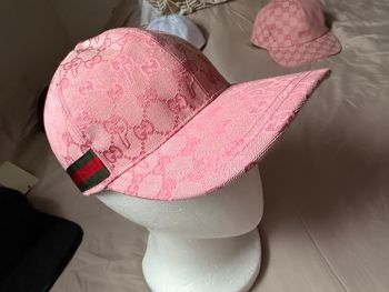Casquette Gucci x Palace en rose 